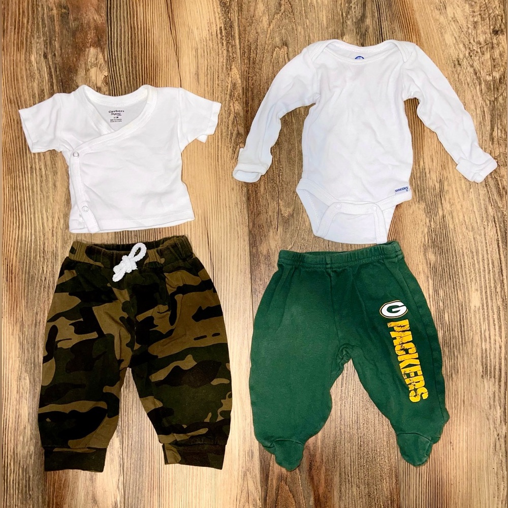set of 2 baby boy outfits - size 0-3 months